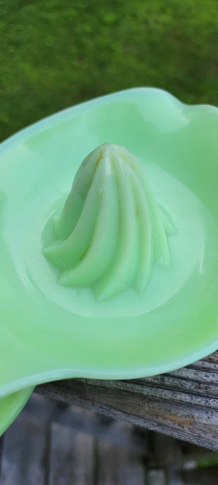 EXPRIMIDOR/ESCARIADOR VINTAGE DE VIDRIO VERDE JADITA 7" -- CHIP Foto 3 de 4