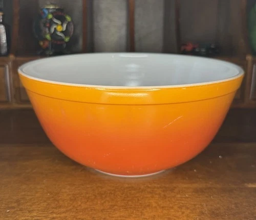 Pyrex 403 Orange Ombre Bowl – 2.5 Quart – Rare Gradient Fade - Collectible Retro