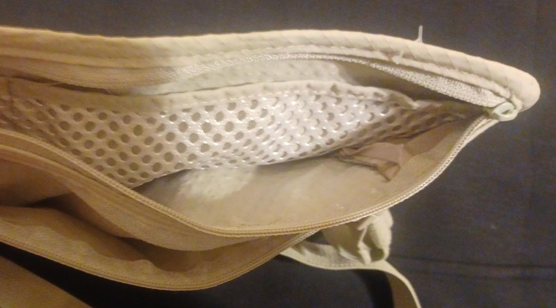 Lewis N Clark Money Belt Travel Pouch Waist Stash ID Passport RFID Blocking Used