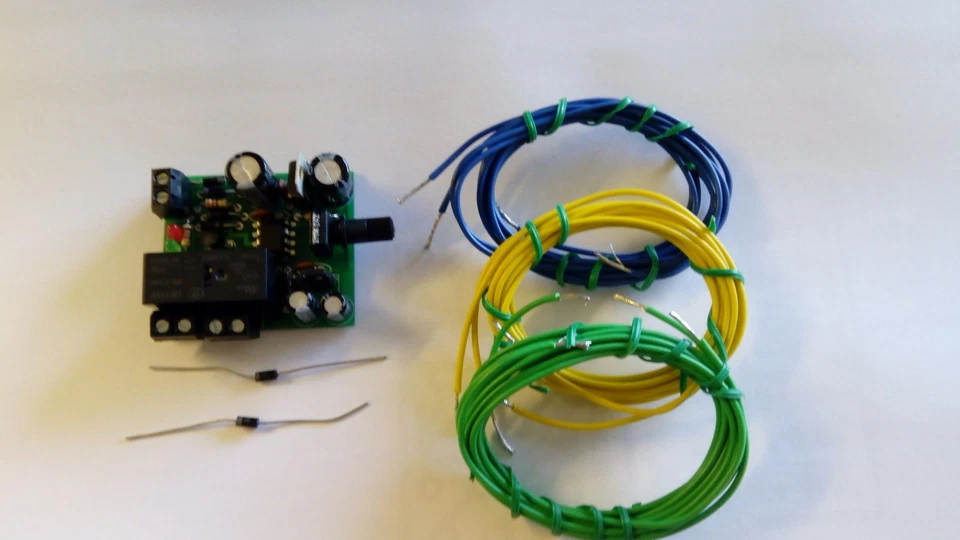 MODEL RAILWAY SHUTTLE UNIT SUITABLE FOR ALL GAUGES UPTO 8 AMP  WITH 3 SETTINGS - Image 2 of 4