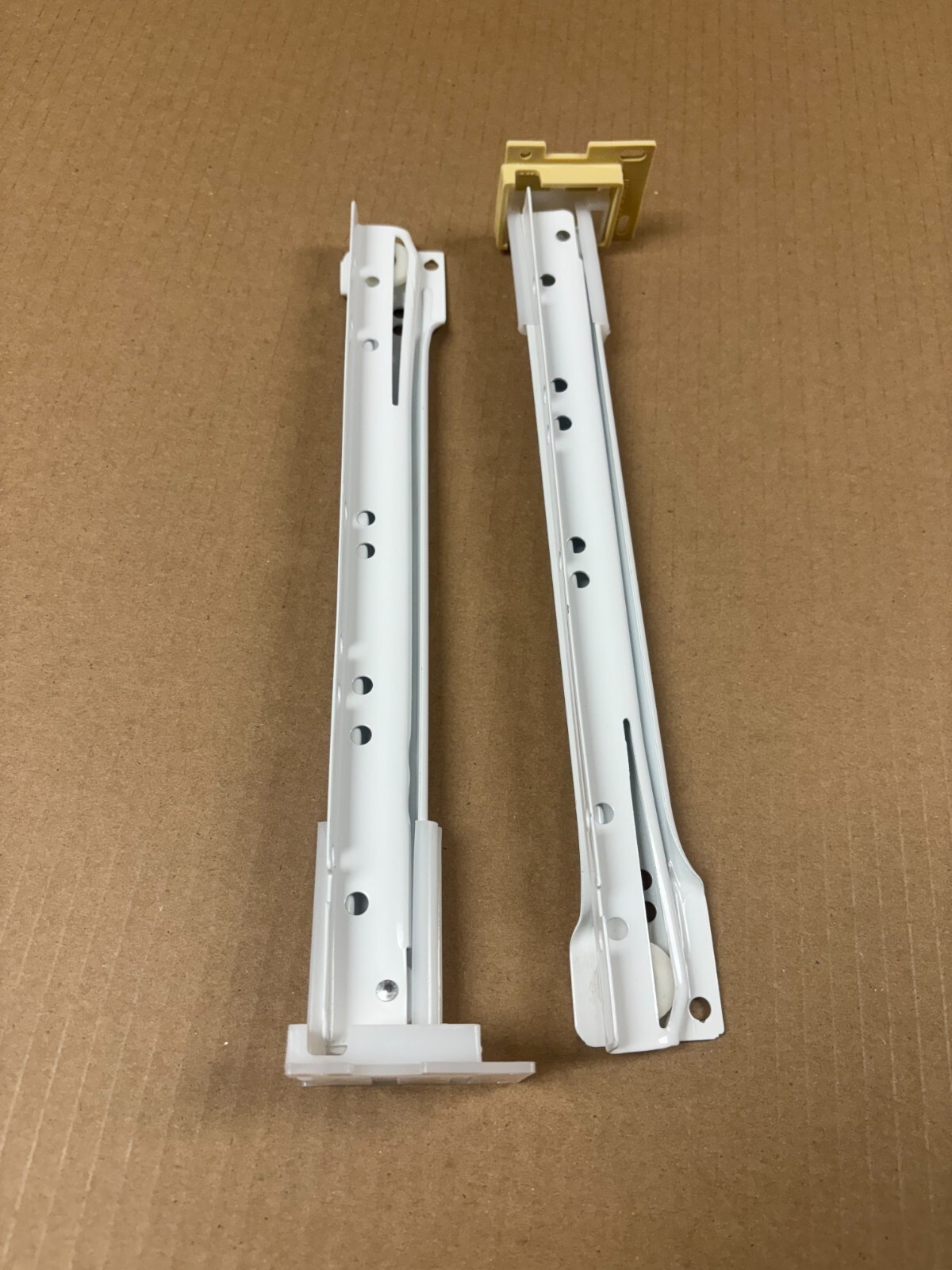 Drawer slides, 300mm (11.81") - 575mm (22.65"),  white, 3/4 ext, w 251 brackets