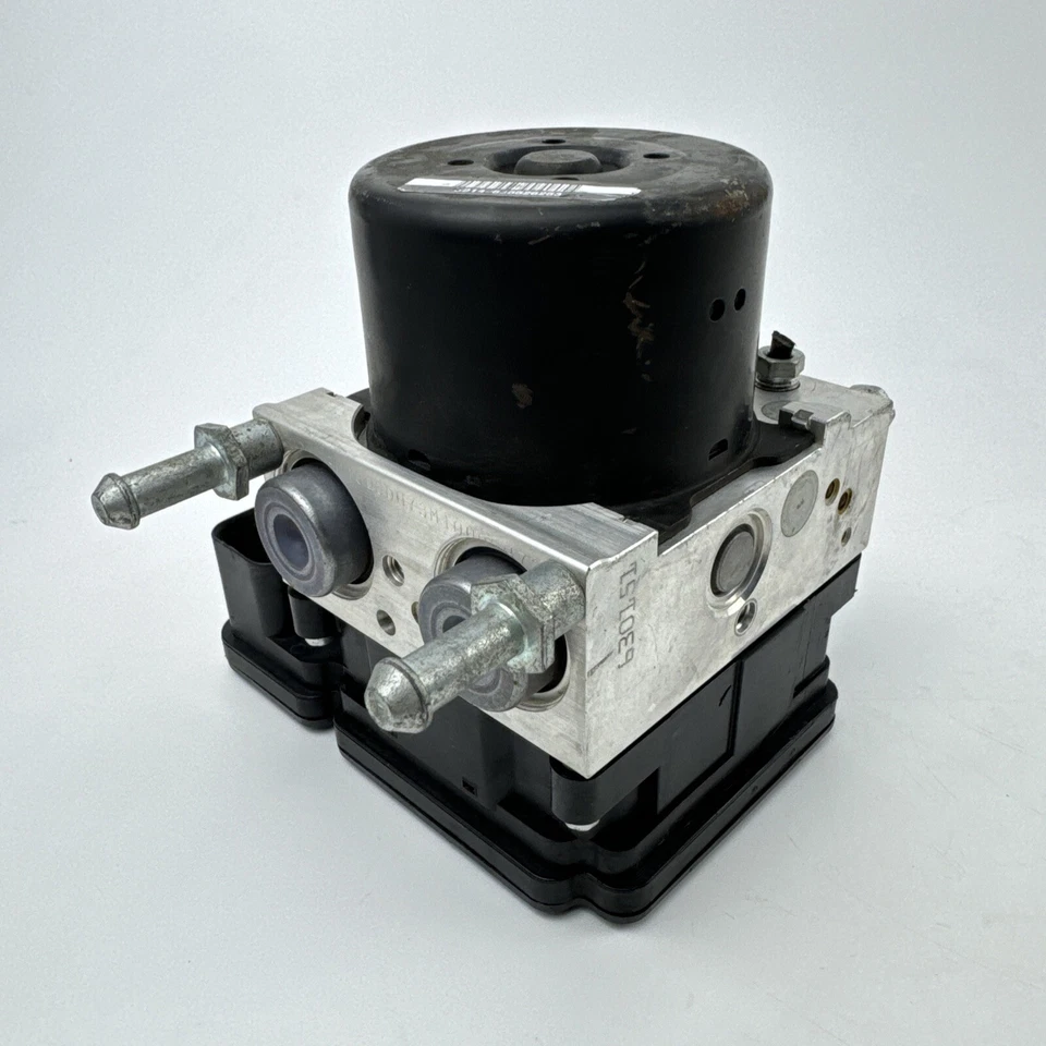 Módulo de control de bomba ABS Mitsubishi RVR 2013 4670A717 OEM 2,0 L Foto 3 de 4