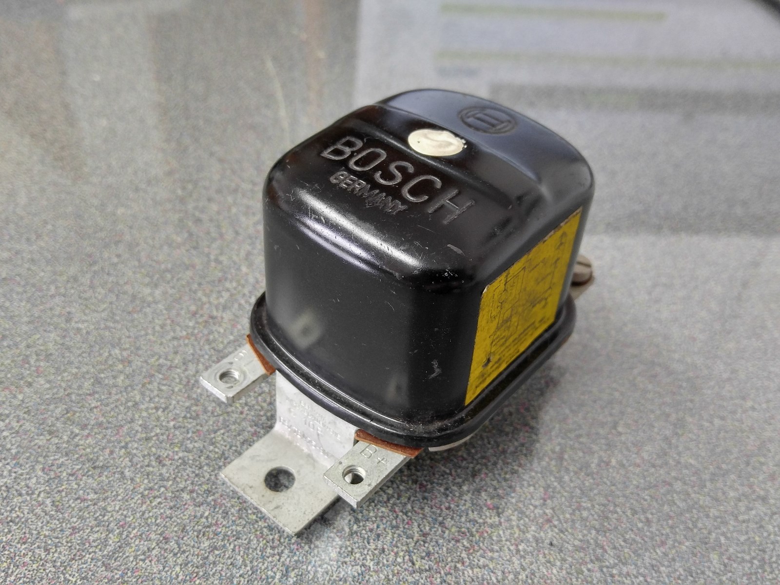 EXCELLENT NOS BOSCH VOLTAGE REGULATOR RS/TBA75-90/12/1 FERRARI LAMBORGHINI HELA