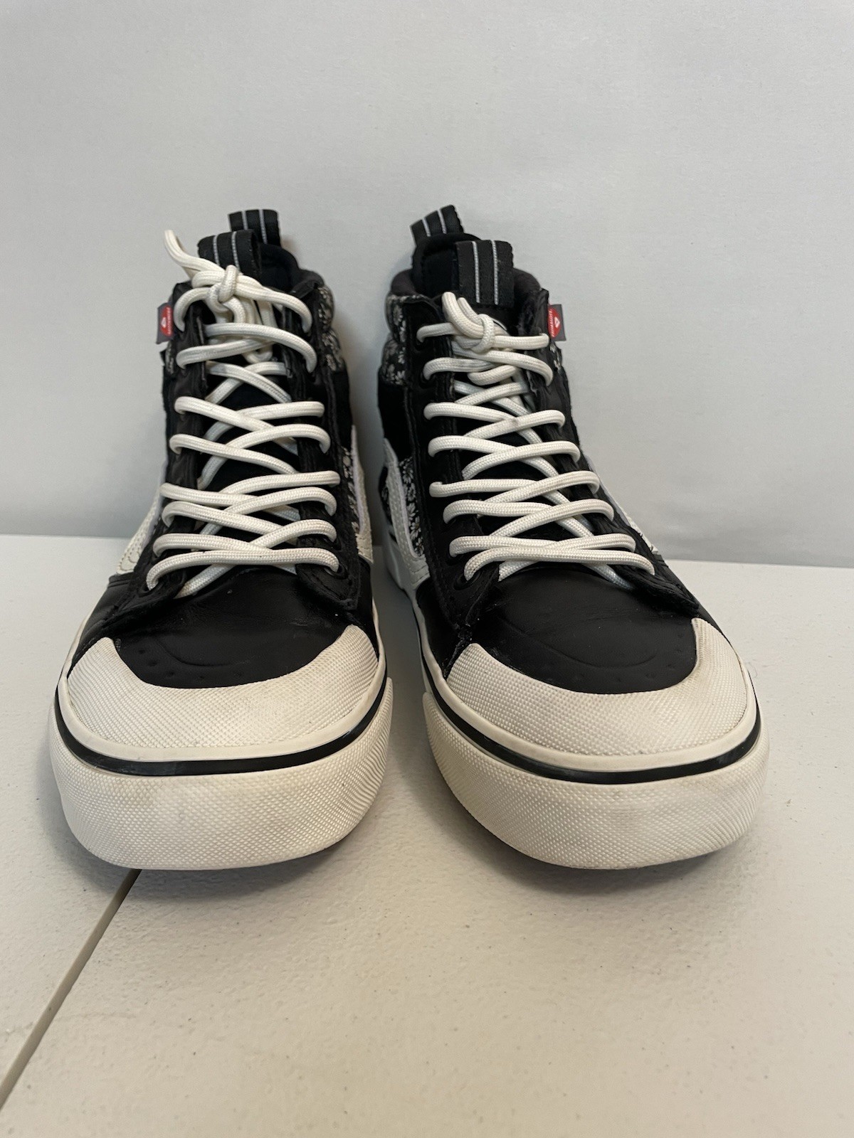 VANS Sk8-Hi MTE Hiking Black White Floral Women  Size 6 High Top Hydroguard 360 thumbnail 3