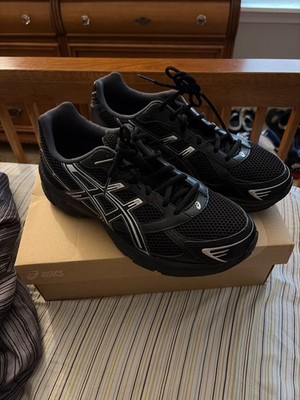 ASICS size 10.5 black only worn twice excellent condition also has box