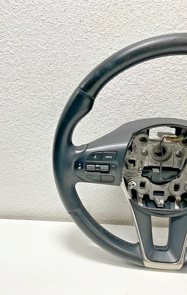 2017 Kia Sorento Steering Wheel Black K56130C6000 OEM*WORN OFF* — 第 3/4 张图片