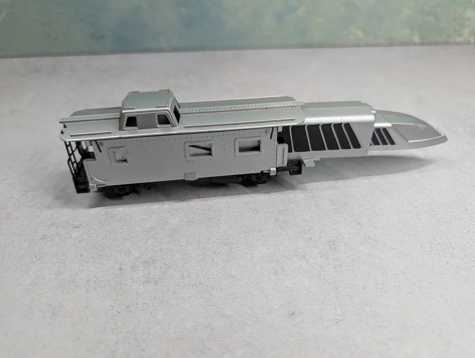 USED Tyco HO Scale Boxcar and Caboose from G1 Transformers Train Set (2 pcs) - Image 2 of 4