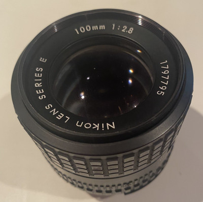 Nikon Nikkor 100mm f/2.8 Serie-E Objektiv