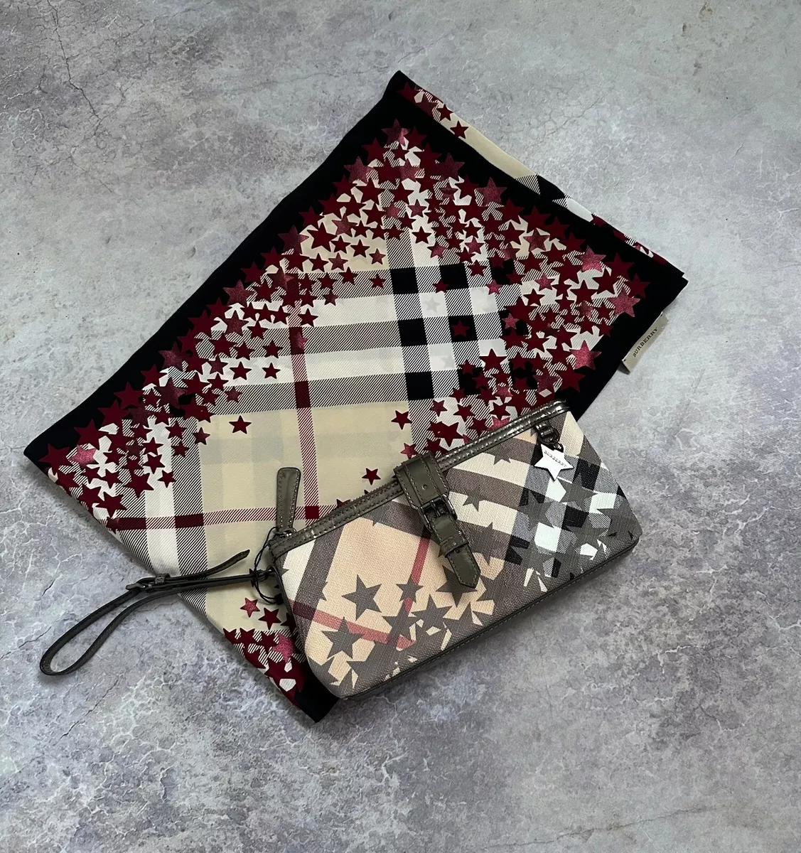 Burberry wristlet best sale clutch