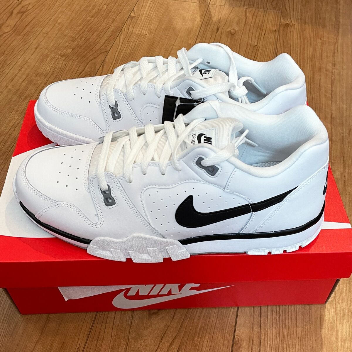 Nike CROSS TRAINER LOW Men's US10 US10.5 CQ9182-106 White Nike CROSS TRAINER LOW Men's US10 US10.5 CQ9182-106 White