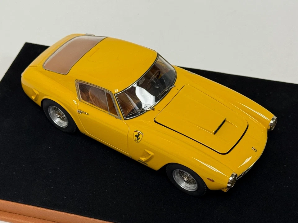 1/24 Tecnomodel Ferrari 250 GT Lusso SWB in Yellow with Engine Detail ABG196 - Image 2 of 4