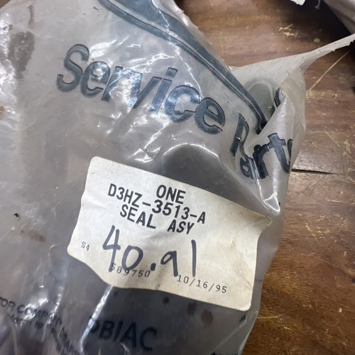 Freightliner D3HZ3513A Seal Asm Stng Col Op Manual Stick Cover Trans - Picture 2 of 3