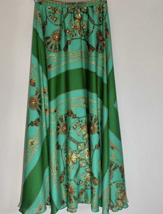 Gorgeous VON VONNI Maxi Skirt Long Green Skirt Printed Size Large