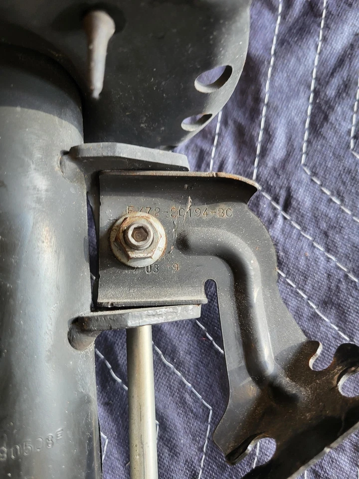 Land Rover Discovery Sport 2019 2,0 L AWD suspensión delantera izquierda rodilla usado OEM Foto 4 de 4