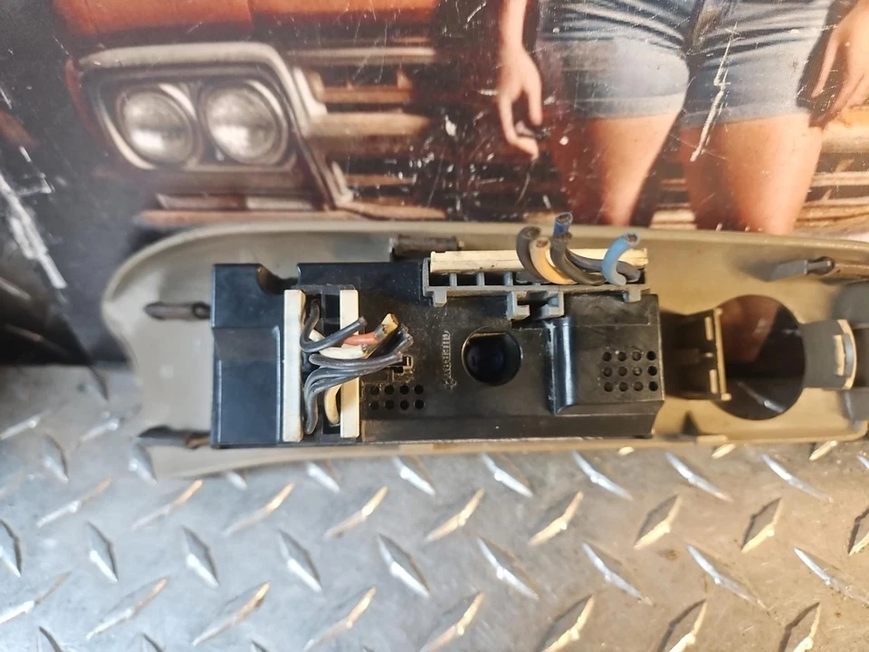 Cerradura interruptor ventana puerta principal izquierda Cadillac Escalade GMC Denali 1999-2000 OEM Foto 3 de 4