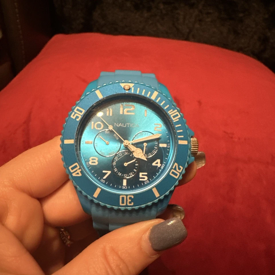 Nautica N00544 Blue Silicone Watch Need Battery Vintage Beautiful Timepiece - Image 2 of 4