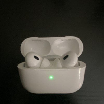 Apple AirPods Pro Wireless Earbuds USB-C Charging Case Built-in Microphone White