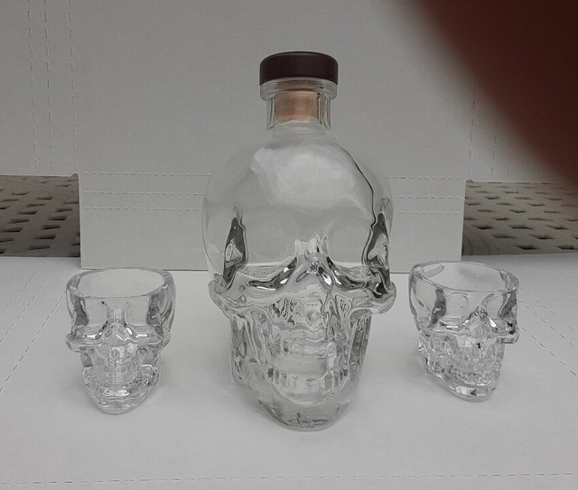 Crystal Skull vodka bottle with 2 shot glasses eBay