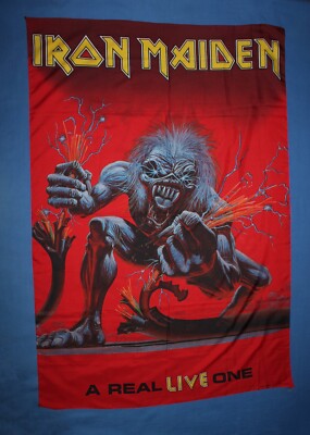 Iron Maiden Poster Flagge – 105x75 Cm, Aus Polyester, Waschbar & Bügelbar