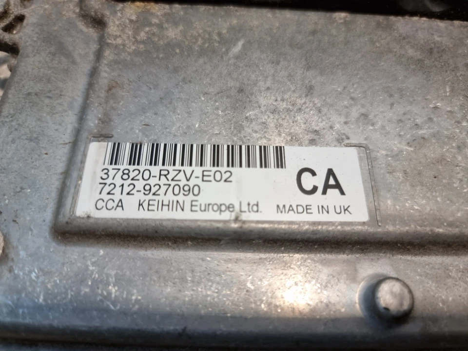 Honda Cr-V Engine Control Unit ECU 2.0 i-VTEC 4WD Petrol 2007 MK3 37820-RZV-E02 - Image 4 of 4