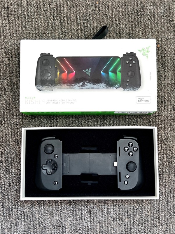 Razer Kishi V2 Universal Mobile Gaming Controller for iPhone Console-Quality