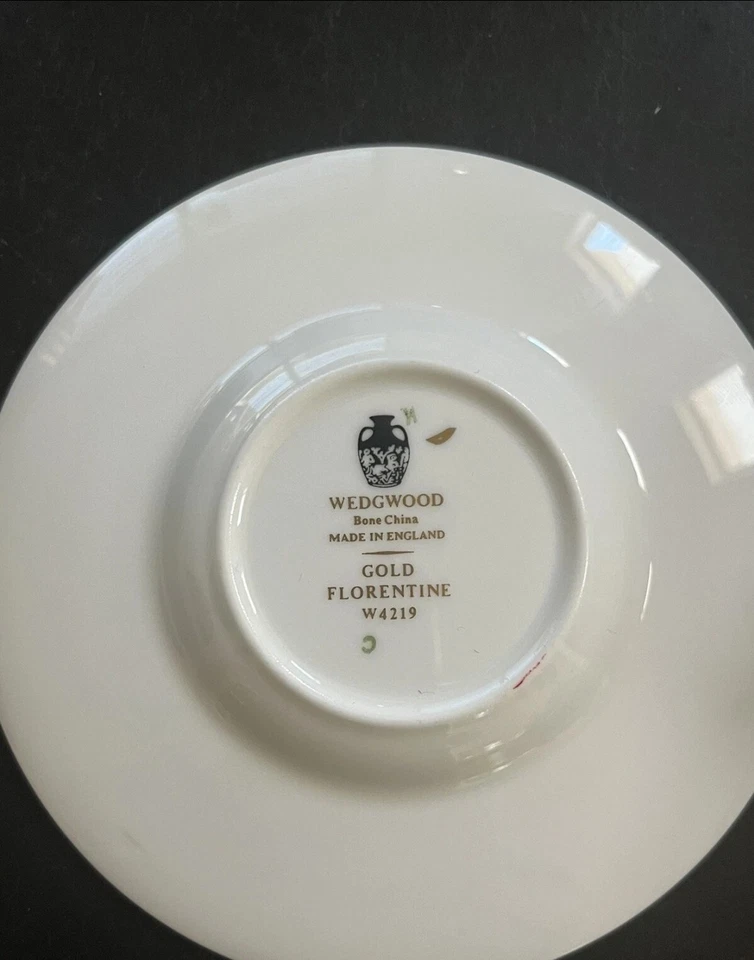 Lata e pires de café expresso vintage Wedgwood porcelana óssea OURO FLORENTINO W4219 - Imagem 3 de 4
