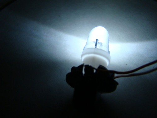 LÁMPARA DE CUÑA LED 8 VOLTIOS 300MA T10 TODOS LOS COLORES MOSTRADOS SE ADAPTA A OTROS PIONEROS - Imagen 2 de 7
