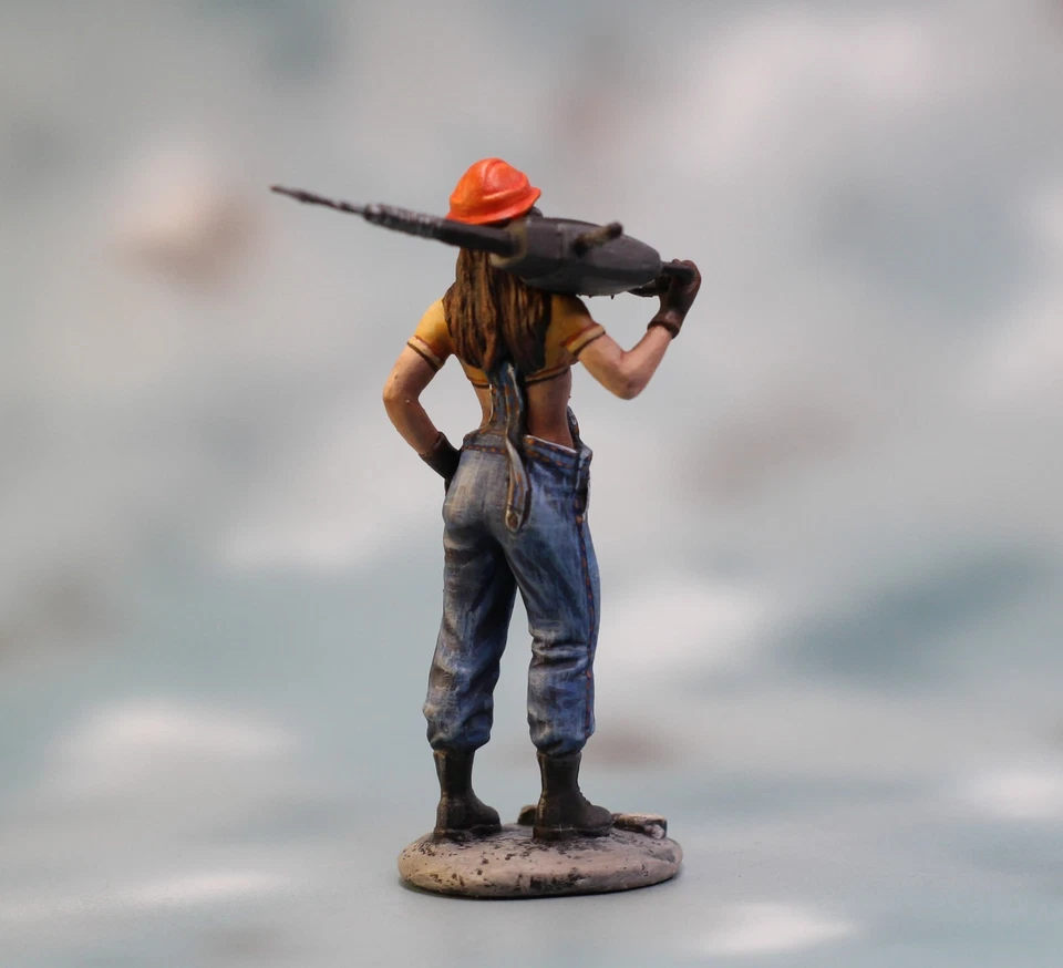 ⭐Work Girl Action Collectible Miniature 3D Figurine Plastic . 54mm 1/32 PAINTED⭐ - Image 2 of 4