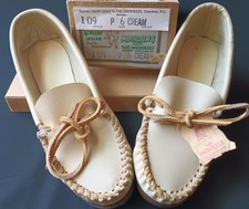 VTG NOS Qualla Res. Cherokee Moccasin LEATHER FLAT WOMENS Sz6 CREAM Hard Sole