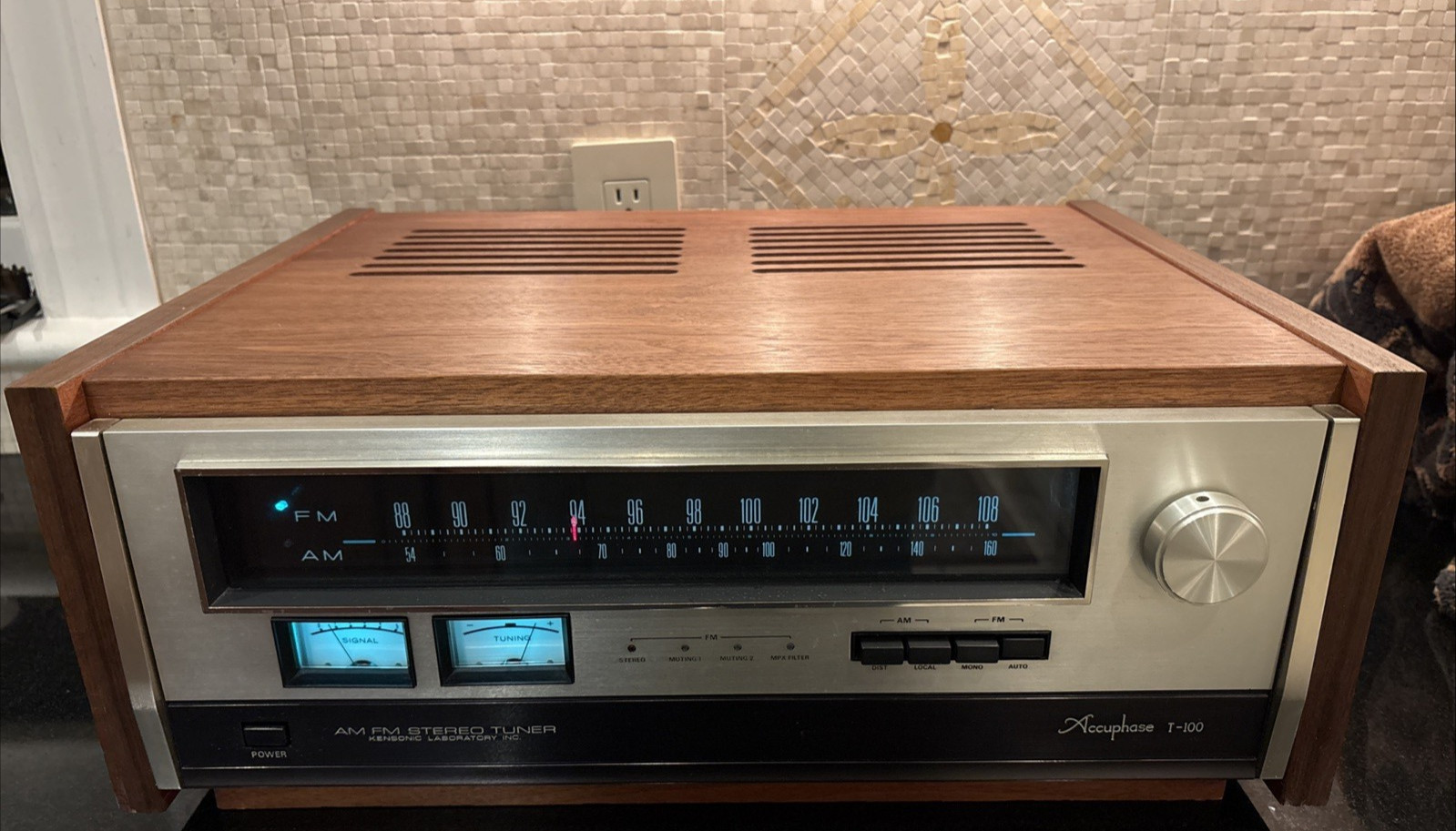 Accuphase T-100 Kensonic AM FM Stereo Tuner Wood Case perfec