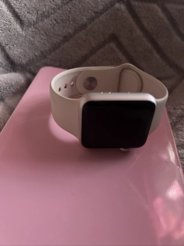Apple Watch Series 3, 38mm Silver, Unlocked - Image 2 of 4