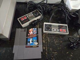 Nintendo NES Action Set System Console Complete in Box CIB Zapper Mario Duck