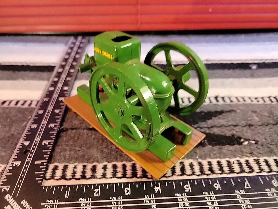 Ertl John Deere E Stationary Gas Engine 1/6 Diecast Hit And Miss Engine Replica - Image 2 of 4