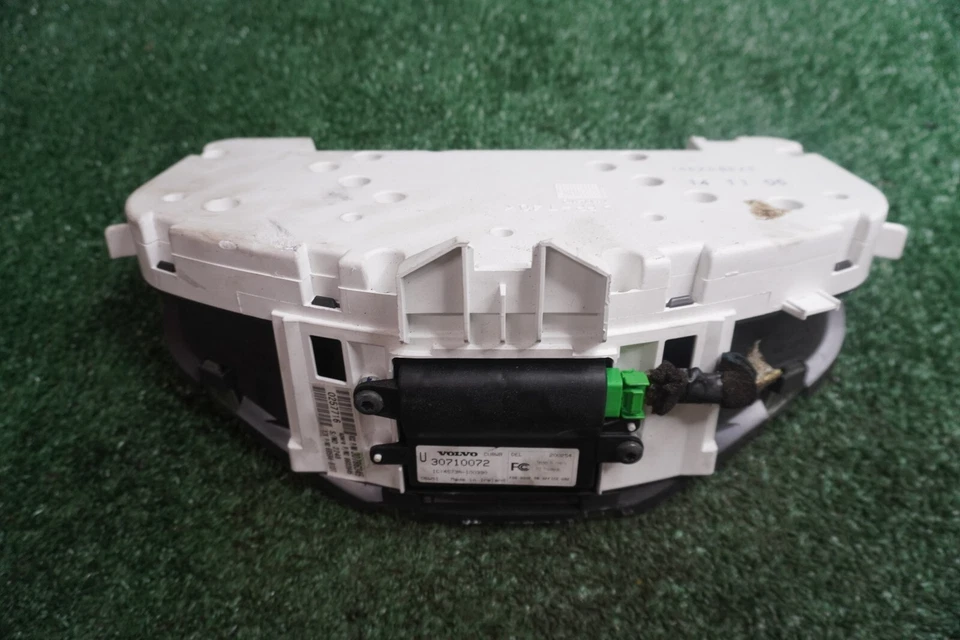 Volvo S40 2005 2006 2007 velocímetro calibre grupo fabricante de equipos originales 125 k millas 30710072 Foto 2 de 4