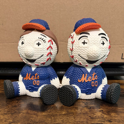 BDA Sports Mr. Met & Mrs. Met Textured Plastic Figures Set, 2-Pack MLB Mets