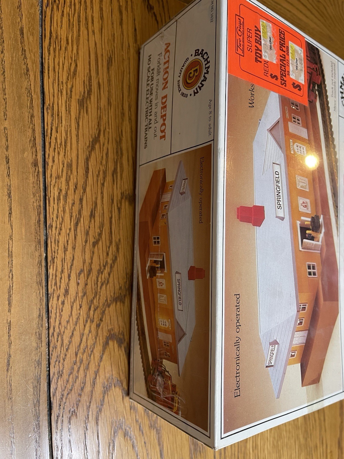 Bachmann 1432 HO Trains Springfield Action Depot Workman Forklift Building Kit