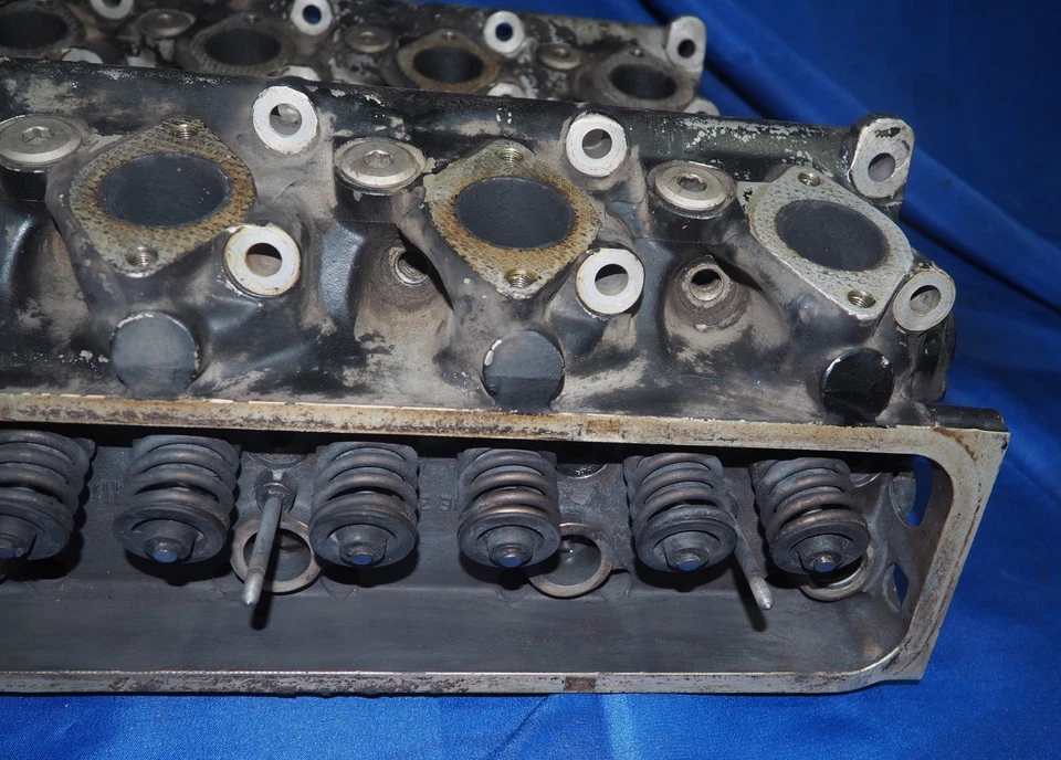 Rolls Royce Silver Shadow Bentley T1 1965-1969 par de culatas de motor V8 de 6,2 L Foto 3 de 4