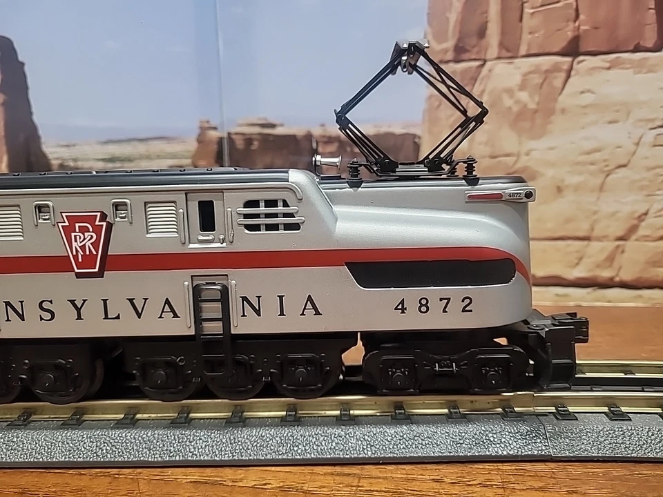 MTH O Gauge Pennsylvania GG-1 4872 Electric Locomotive MT- 5104L - Image 4 of 4