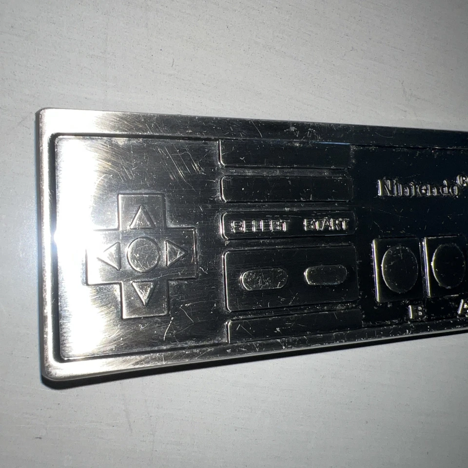 罕见任天堂娱乐系统 NES 控制器金属皮带扣 Chrome 2007 — 第 2/4 张图片