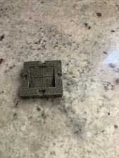 Puerta trampa laberinto maestro forja enana - sección de piso de 2" x 2" - resina pintada
