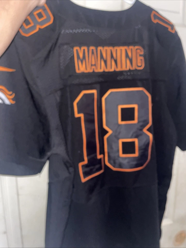 Camiseta negra Peyton Manning Broncos 4 estrellas logotipo del capitán Foto 2 de 4