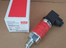 NEW DANFOSS AKS33 060G2110 Pressure Transmitter UPS free shipping.