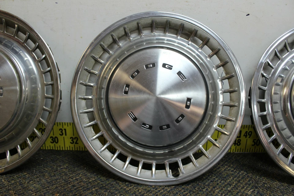 OEM Mopar Set of 4 14" Hub Caps 370 1972-76 Dodge Dart/Charger/Challenger (1633) - Image 4 of 4