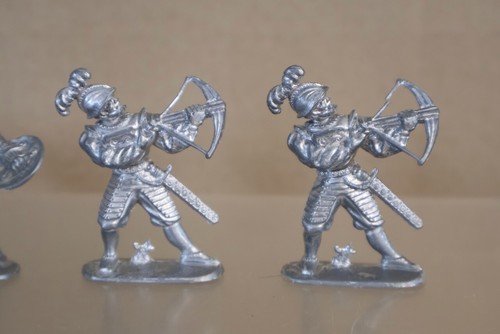TIMPO BRITAINS SWOPPETS MOUNTED CRUSADER KNIGHTS & SOLDIERS ATTACKING om - Picture 8 of 23