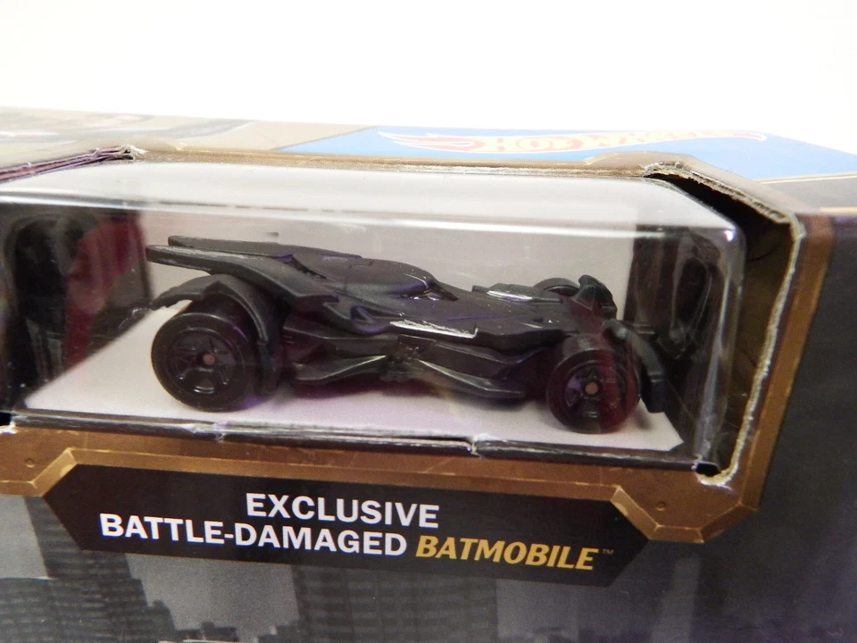 Hot Wheels BATMAN VS SUPERMAN - BATMOBILE CITY CHASE - Ages 4 & up - Image 2 of 4