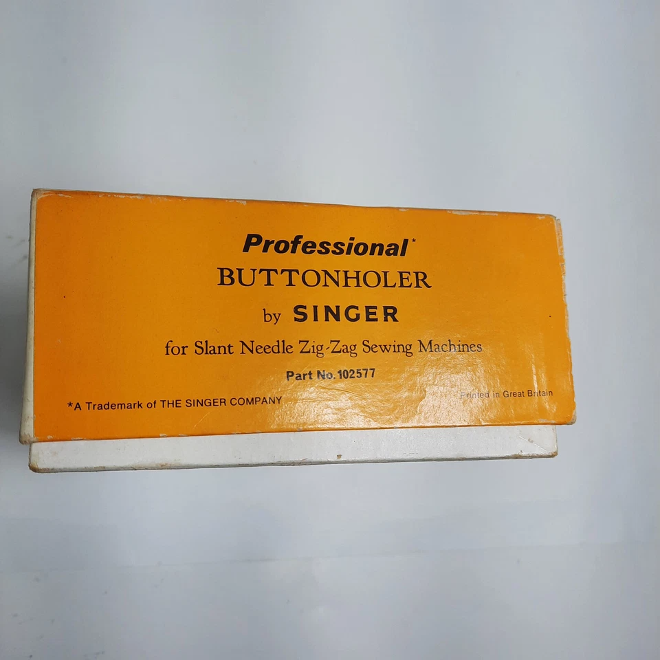 VINTAGE SINGER PROFESSIONAL BUTTONHOLER WITH MANUAL Templates #102557 - Image 2 of 4