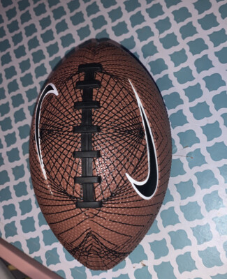 Nike Moisten Needle 6 LBS /PSI Football | eBay