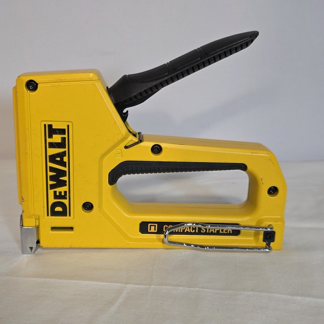 DEWALT DWHTTR130LH Heavy Duty Stapler