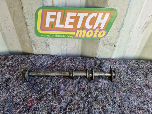 Hinterradspindelachse mit Distanzscheiben Suzuki SV650 GEN1 Bj 1999
