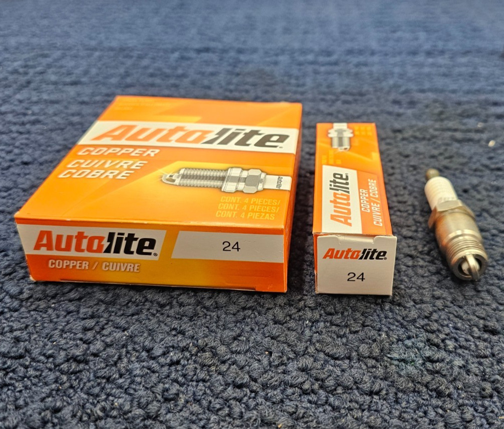 QTY 8 Autolite 24: Spark Plugs Fits Ford F-150 1996-1984, Ford F-250 1996-1984